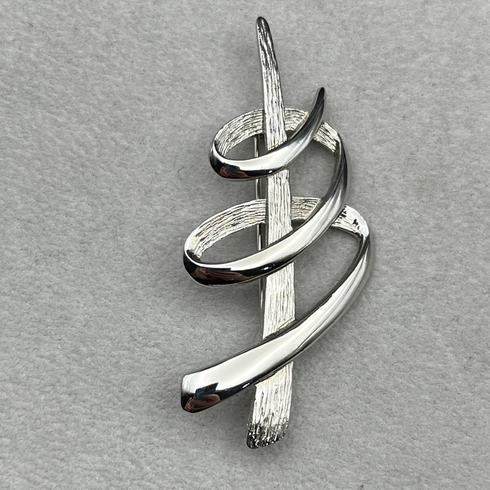 Vintage 1986 JJ Modernist silver tone Christmas Tree brooch pin, 3.5 inches
